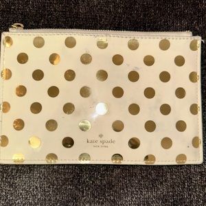 The zipper spade is missing.